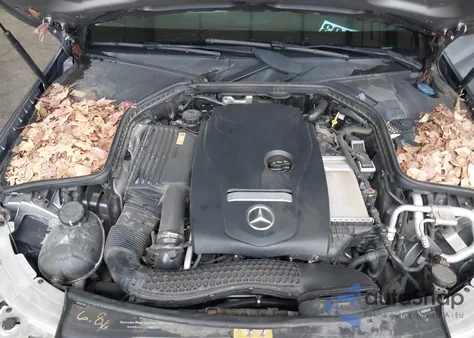 2016 Mercedes-Benz C 300 Sport 4Matic/Luxury 4Matic/4Matic z USA, uszkodzony, nr VIN 55SWF4KB5GU157225